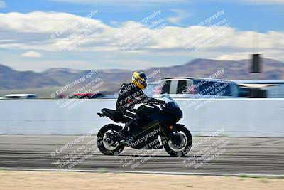 media/Mar-25-2024-Moto Forza (Mon) [[8d4319bd68]]/4-Novice Group/Session 4 Front Straight Speed Pans/